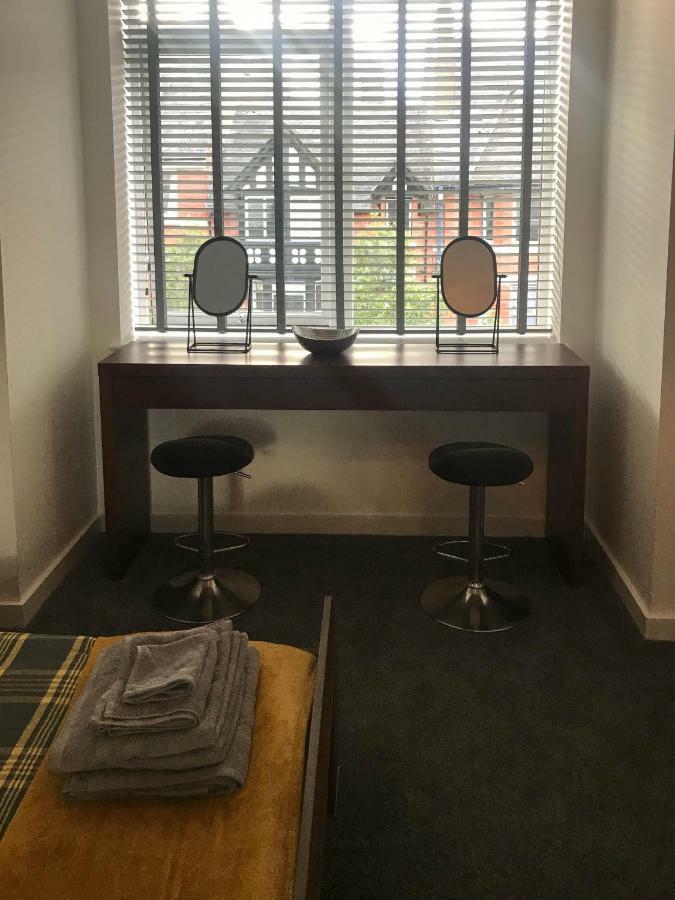 Luxury 1 Bed Apartment In City Centre With Parking Chester Eksteriør billede